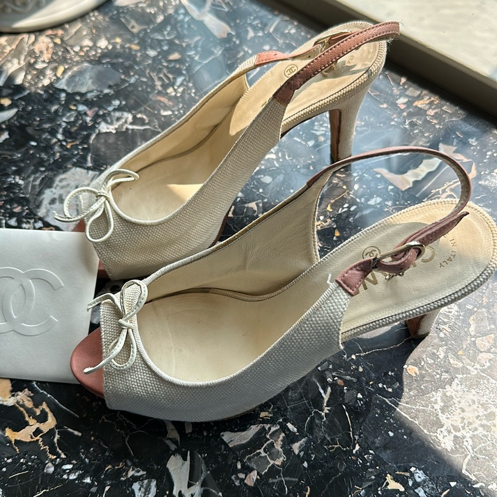 Gorgeous CHANEL slingback pumps!!!